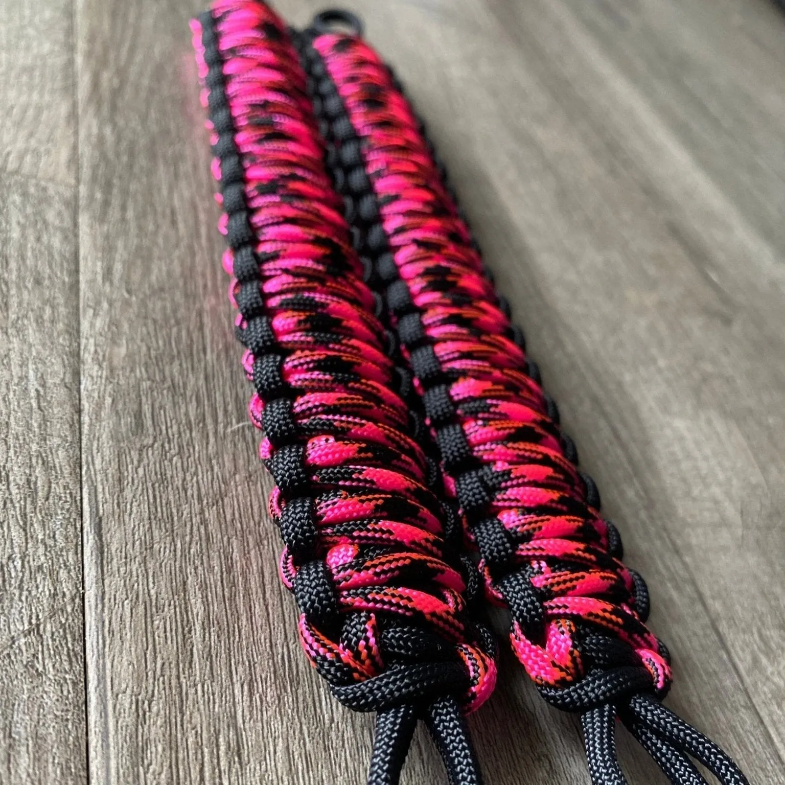 Krawlergrips Rosa Noche Paracord Grab Handle