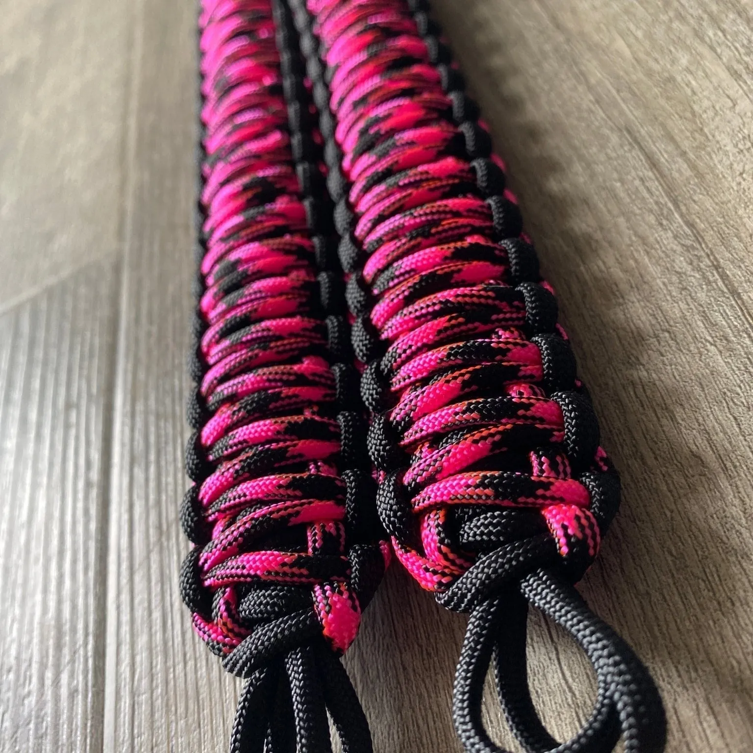 Krawlergrips Rosa Noche Paracord Grab Handle